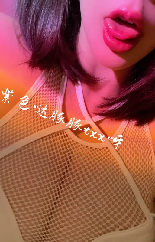 011.童小芯-吊带白丝 - 童小芯